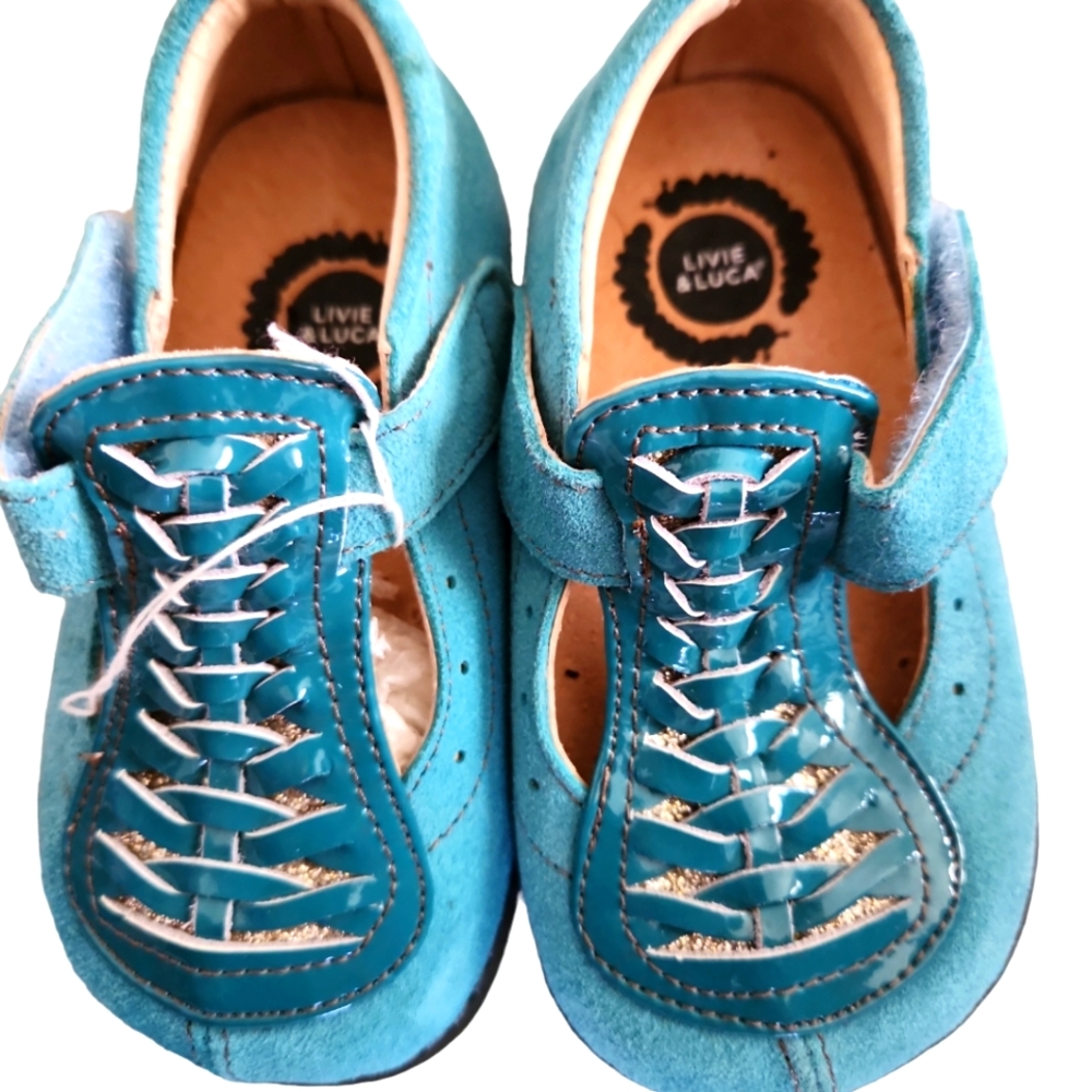 Livie & Luca size 6 Teal colored suede Mary Jane style shoes EUC